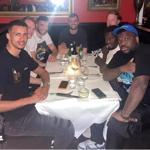Nach dem Sieg gegen Hannover feierten einige HSV-Profis im Ristorante Palazzo. Auch der wegen Doping gesperrte Mario Vuskovic war dabei.