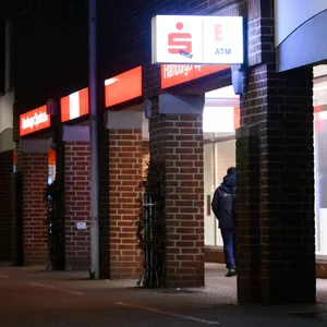 Die ausgeraubte Filiale der Hamburger Sparkasse in Norderstedt.