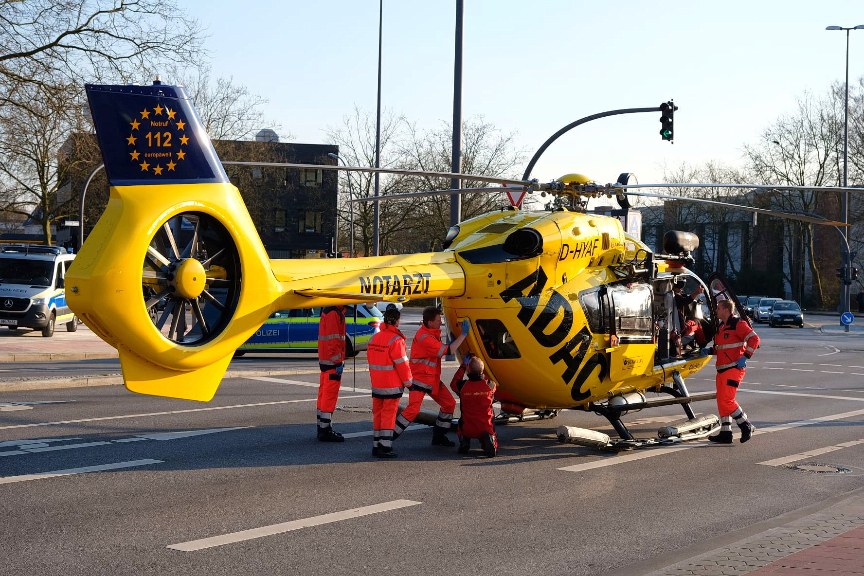 Ein zehnjähriger Junge wurde am Donnerstagnachmittag auf einer Kreuzung in Bergedorf von einem Autofahrer erfasst.