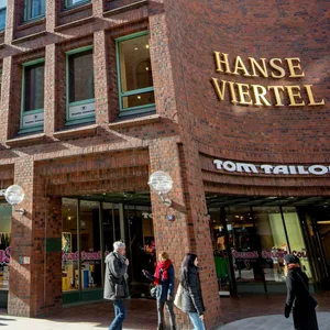 Die Polizei sucht Zeugen, die verdächtige Beobachtungen nahe der Einkaufsmeile Hanseviertel gemacht haben (Archivbild).