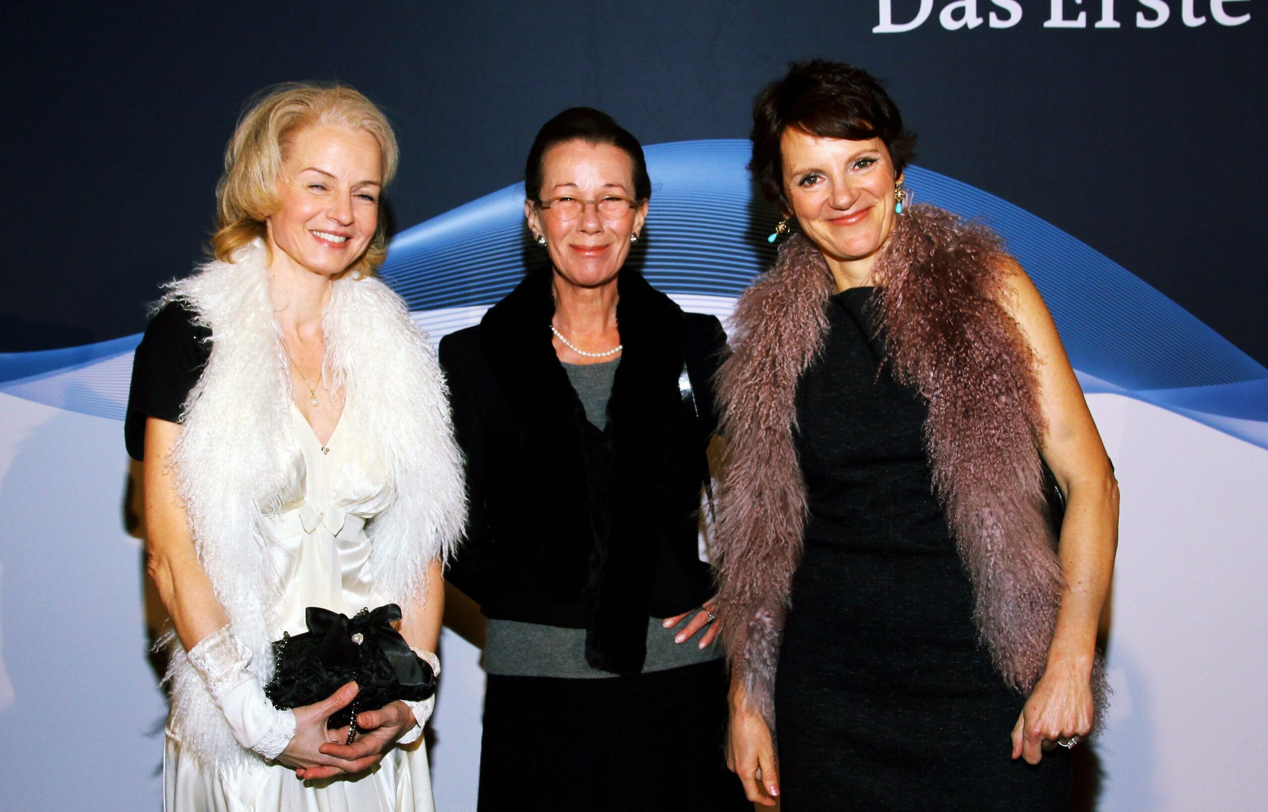 Karin Gregorek (m.), hier neben Emanuela von Frankenberg (l.) und Andrea Sihler, spielte sich in „Um Himmels Willen“ in die Herzen der TV-Fans. (Archivbild)