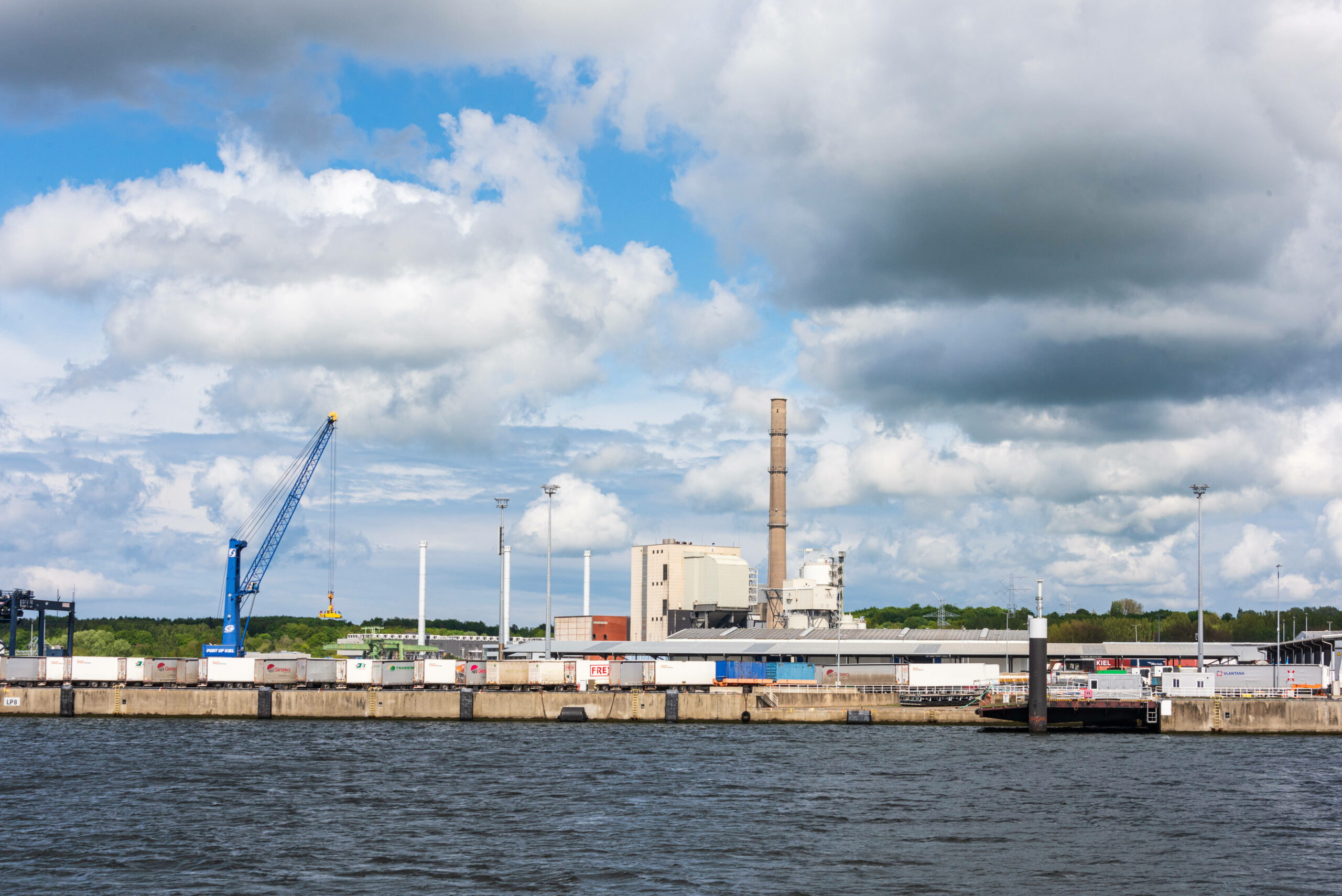 Altes Kohlekraftwerk in Kiel vor der Sprengung