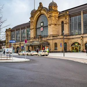 Der Mann war am Donnerstagabend stark alkoholisiert am Boden liegend am Bahnhof Dammtor von Bundespolizisten angetroffen worden (Archivbild).