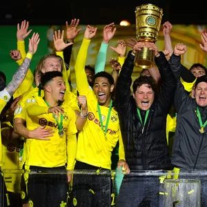 Edin Terzic und der BVB beim DFB-Pokal-Sieg 2021