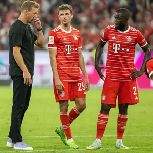 Julian Nagelsmann, Thomas Müller und Dayot Upamecano