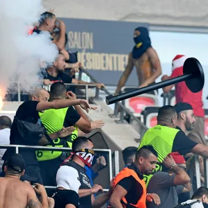 Randale zwischen Nizza- und Köln-Fans