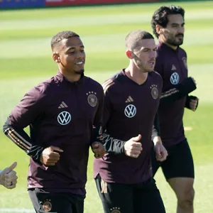 Der VfL Wolfsburg hat laut eines Berichts Interesse an Inter Mailands Robin Gosens (M.).