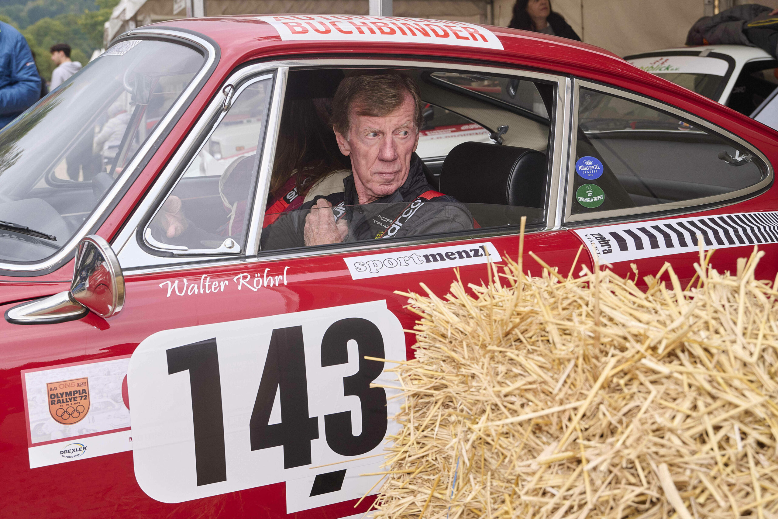 Walter Röhrl in einem Rallye-Auto