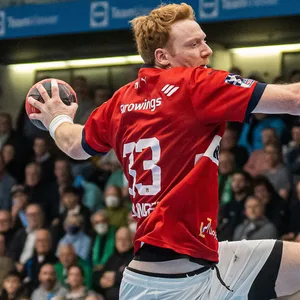 Hamburgs Handballer Nicolai Theilinger beim Wurf