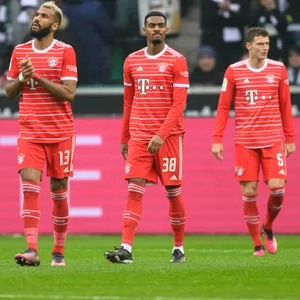 Eric Maxim Choupo-Moting, Ryan Gravenberch, Benjamin Havard und Thomas Müller (FC Bayern München)