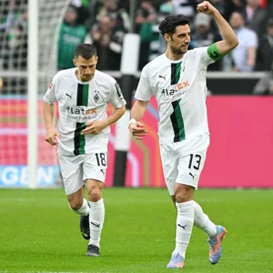 Gladbach-Spieler um Lars Stindl jubeln