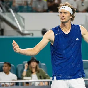 Alexander Zverev (hier bei den Miami Open im März) beklagte sich zuletzt über Daniil Medvedevs Verhalten. Ex-Profi Tommy Haas findet daran nichts Verwerfliches.