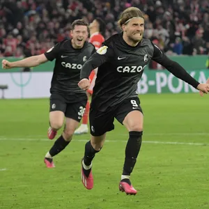 Lucas Höler jubelt über den Siegtreffer in München