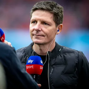 Frankfurt-Trainer Oliver Glasner im Sky-Interview mit Jens Westen