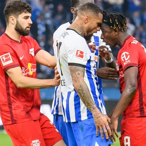 Hertha-Spieler Kevin-Prince Boateng geriet im Spiel mit Leipziger Amadou Haidara aneinander
