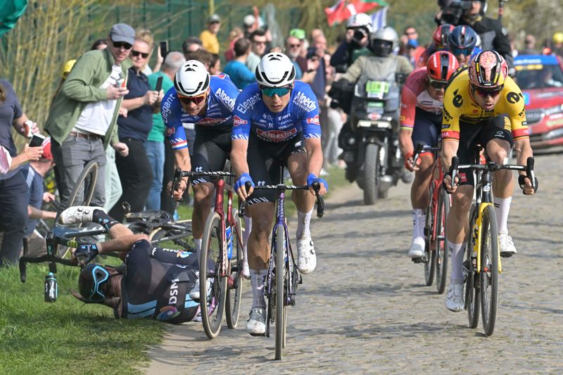 John Degenkolb stürzt bei Paris-Roubaix