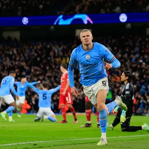 Erling Haaland trifft zum 3:0-Endstand für Manchester City gegen Bayern München.