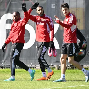 Jordan Siebatcheu, Jerome Roussillon, Aissa Laidouni und Diogo Leite im Training