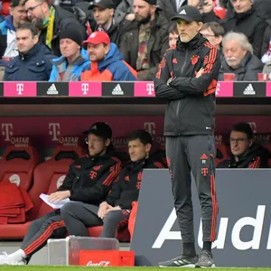 Bayern Münchens Trainer Thomas Tuchel ist enttäuscht nach dem Unentschieden gegen die TSG Hoffenheim.
