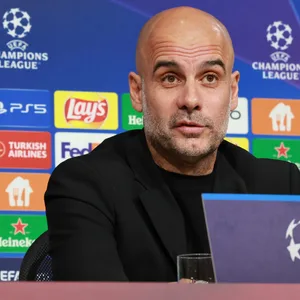 Pep Guardiola auf einer Pressekonferenz der Champions League