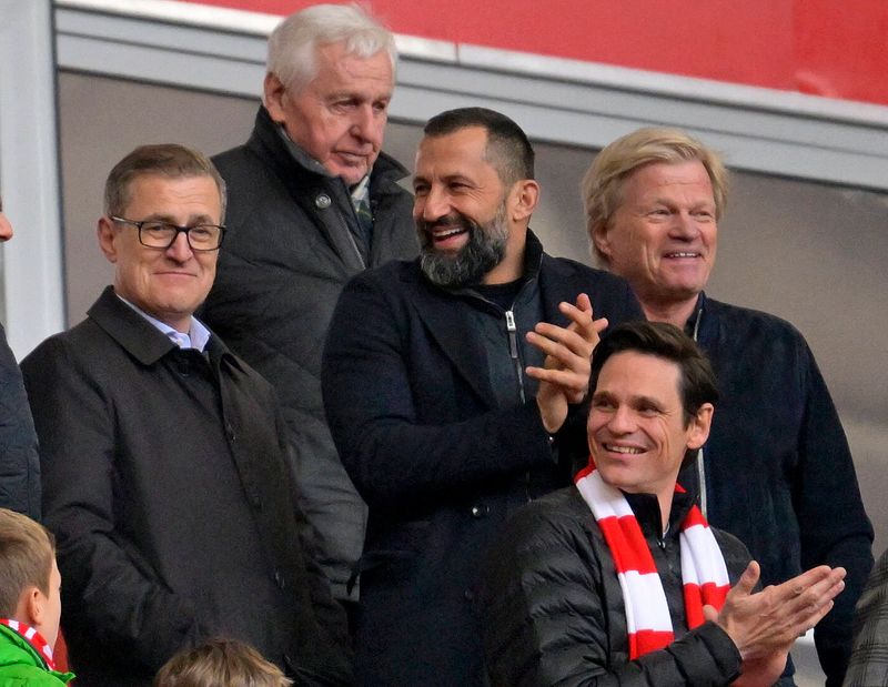Jan-Christian Dreesen, Oliver Kahn und Hasan Salihamidzic jubeln