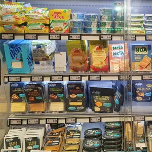 Veganer Käse im Kühlregal