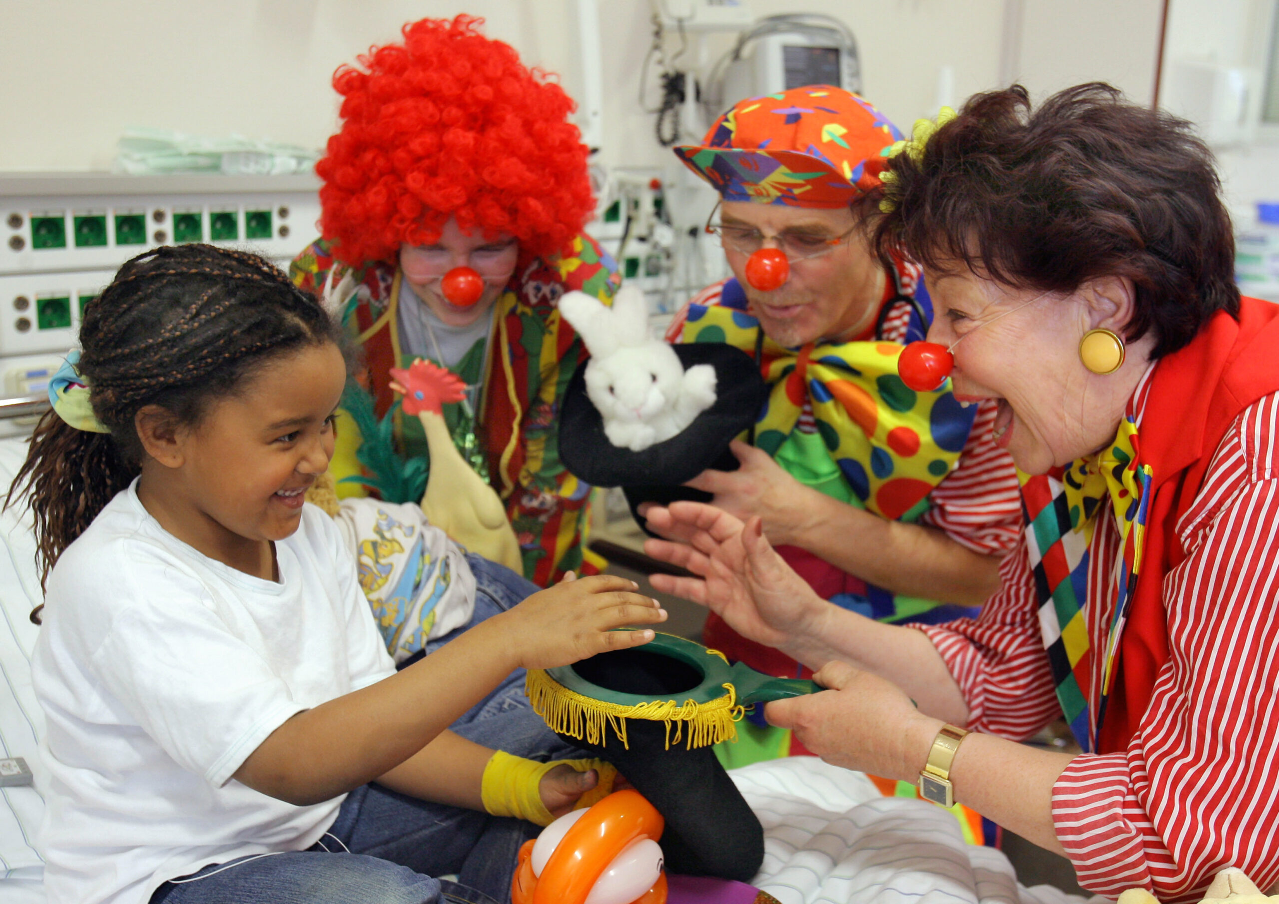 Klinik-Clowns mit Kindern