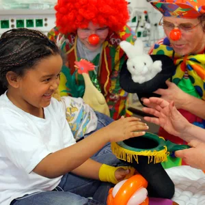 Klinik-Clowns mit Kindern