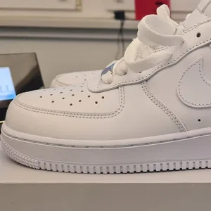 Sieht täuschend echt aus, ist aber gefälscht: ein Nike „Air Force One“.