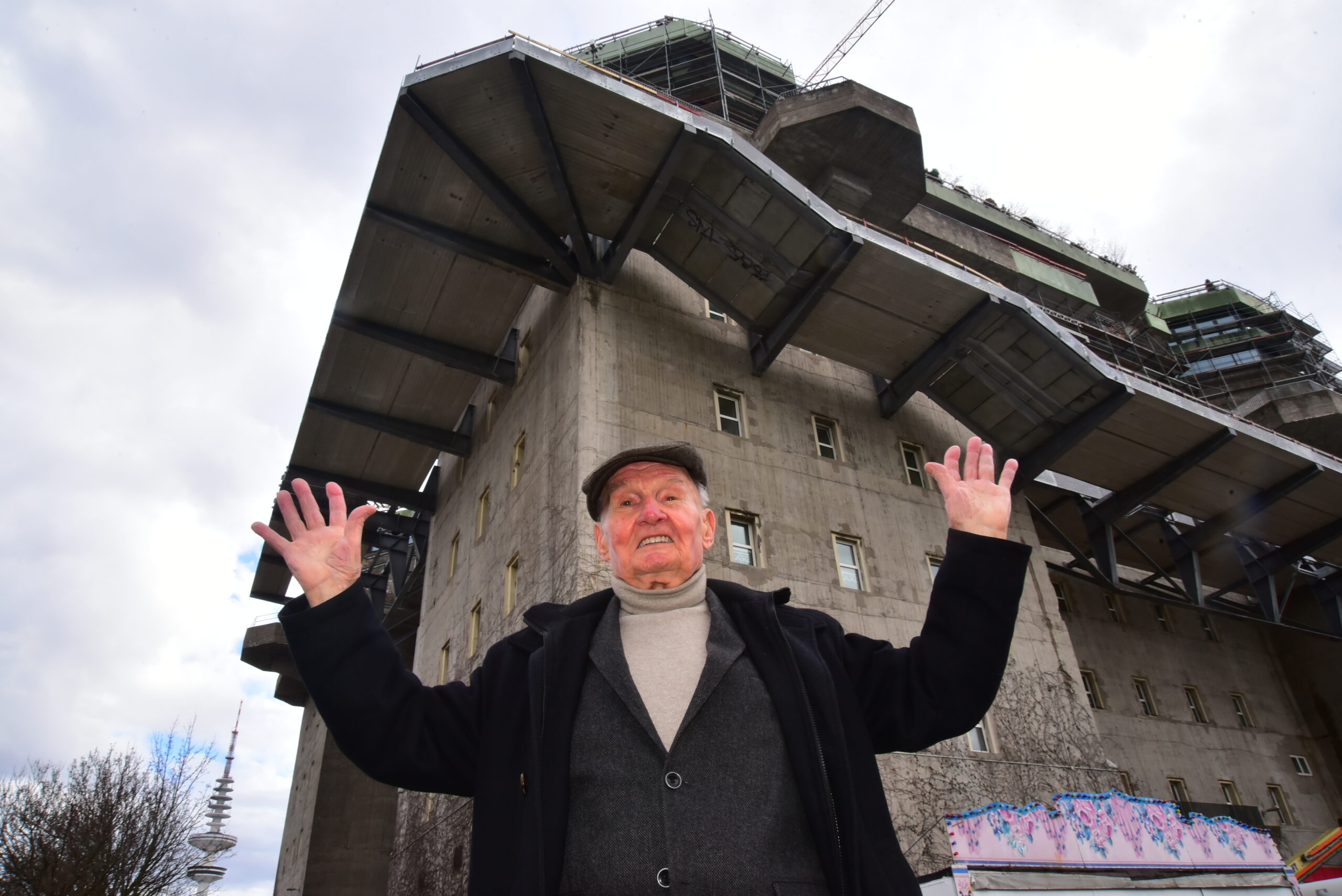 Karl-Heinz Pischke (89) nennt den Hochbunker an der Feldstraße seinen „Lebensretter“ – im Krieg hat er darin unzählige Male Schutz gesucht bei alliierten Luftangriffen.