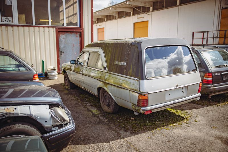 „Das letzte Auto ist ein Kombi“: Leichenwagen eines örtlichen Bestatters