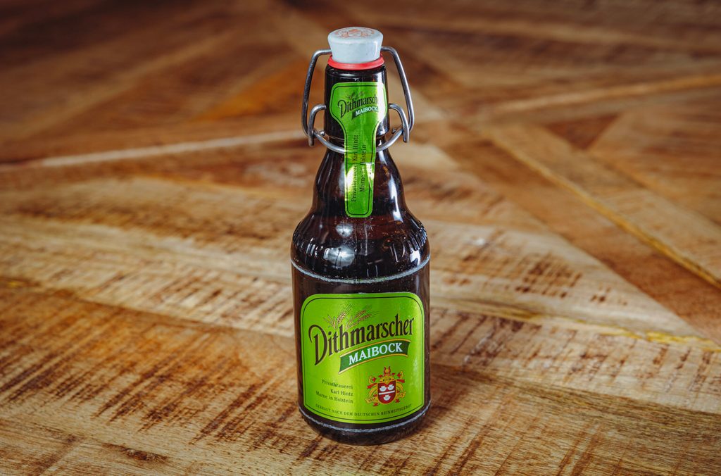 Aus der Bügelflasche: „Der Dithmarscher ist ein solider Maibock ohne Chichi“, so der Experte.