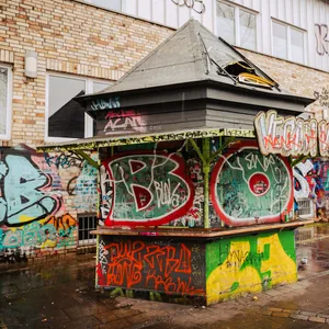 Früher Treffpunkt, heute Schandfleck: der verfallene Kiosk am S-Bahnhof Sternschanze