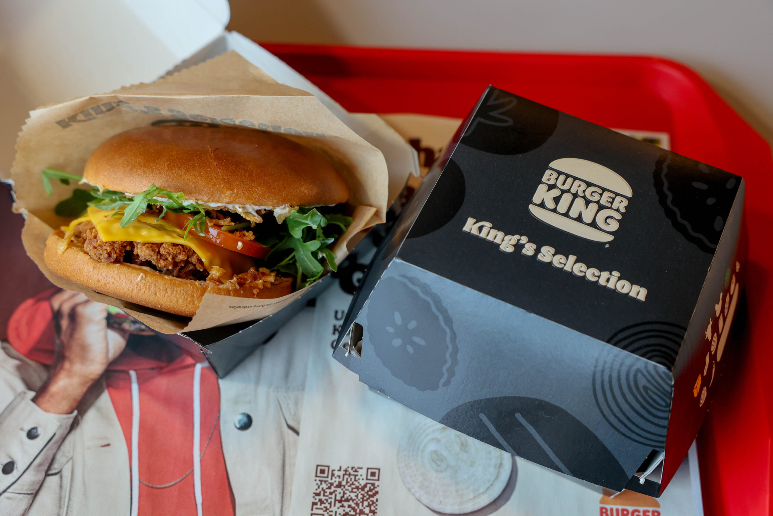 So sieht der neue „King’s Selection Crunchy Pepper Chicken Burger“ von „Burger King“ aus.