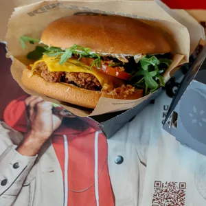 So sieht der neue „King’s Selection Crunchy Pepper Chicken Burger“ von „Burger King“ aus.