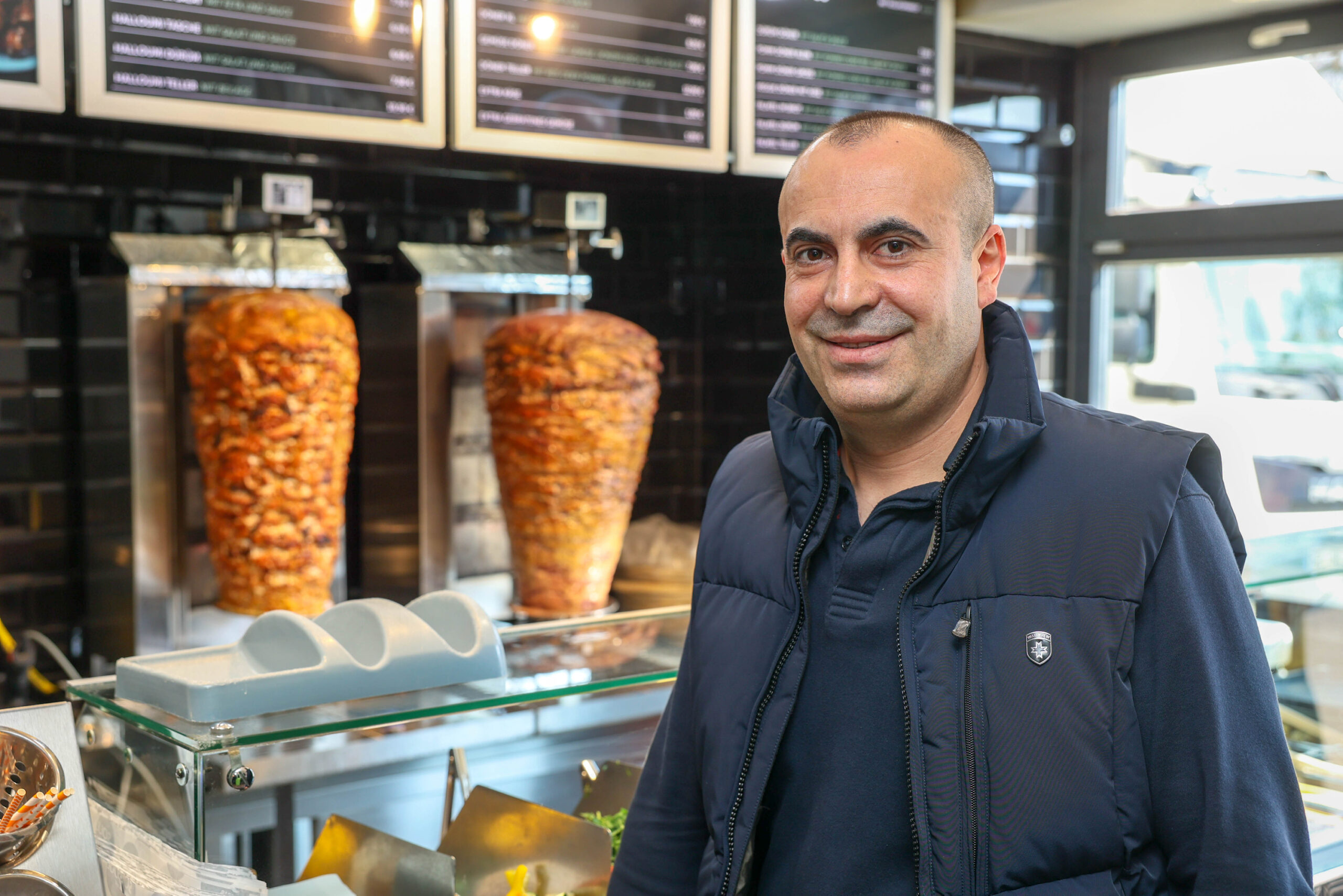 Ömür Düvev (46) von „Soul Kebab“ musste seine Dönerpreise in diesem Jahr auf sieben Euro anheben.