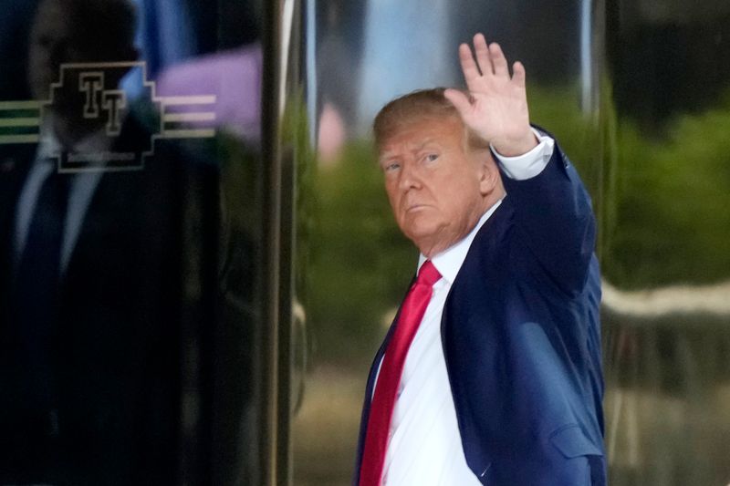 Donald Trump bei seiner Ankunft im Trump Tower in New York.