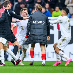 Joshua Kimmich und Lucas Höler gehen in Freiburg aufeinander los