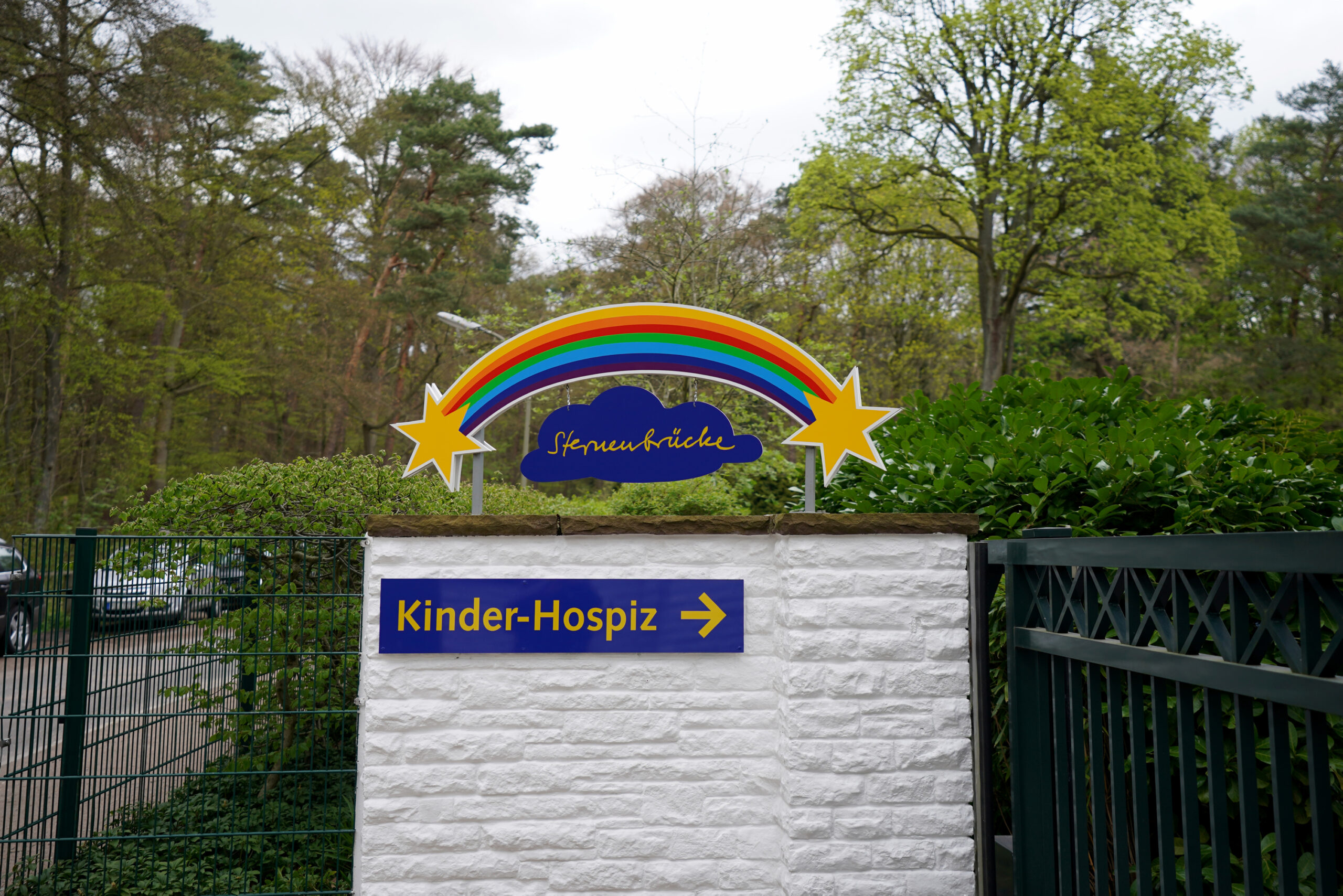 Hamburg: Blick auf den Eingang des Kinder-Hospizes Sternenbrücke.