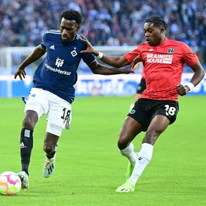 Derrick Köhn (r.) verlor das Hinspiel gegen Bakery Jattas HSV mit 1:2.