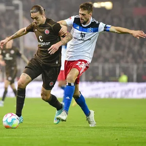 Jackson Irvine gegen Jonas Meffert