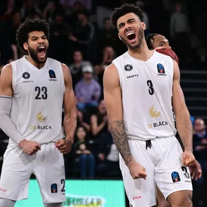 Towers-Profi Polite bejubelt einen Korb im Eurocup-Spiel gegen Trento