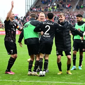 St. Pauli-Jubel am Millerntor gegen Regensburg
