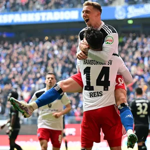 Sonny Kittel jubelt über sein Tor gegen Hannover 96