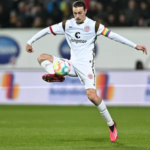 Jackson Irvine beim St. Pauli-Spiel in Heidenheim