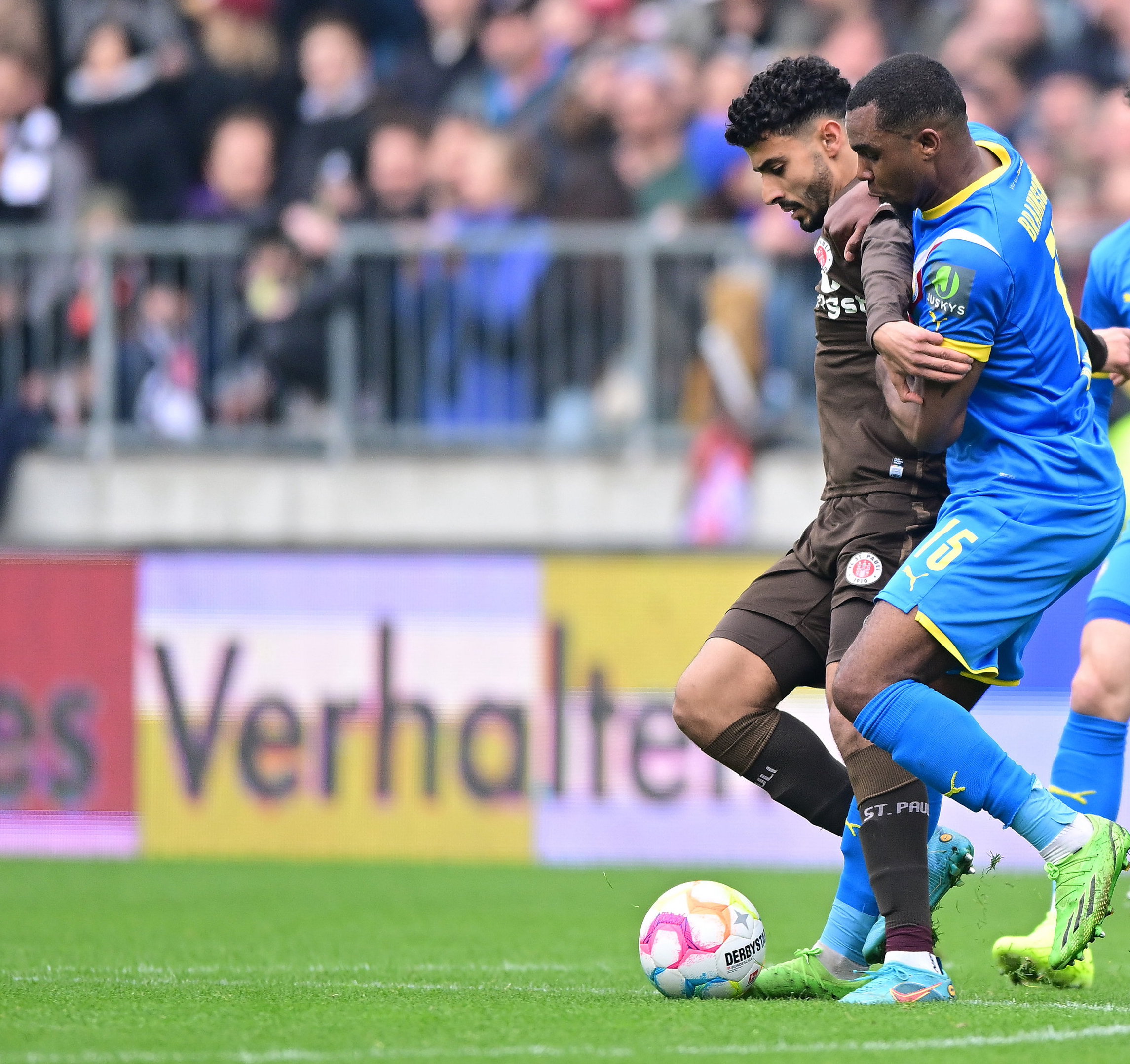 Elias Saad in St. Paulis Spiel gegen Braunschweig.