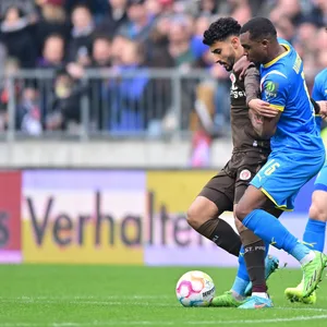 Elias Saad in St. Paulis Spiel gegen Braunschweig.