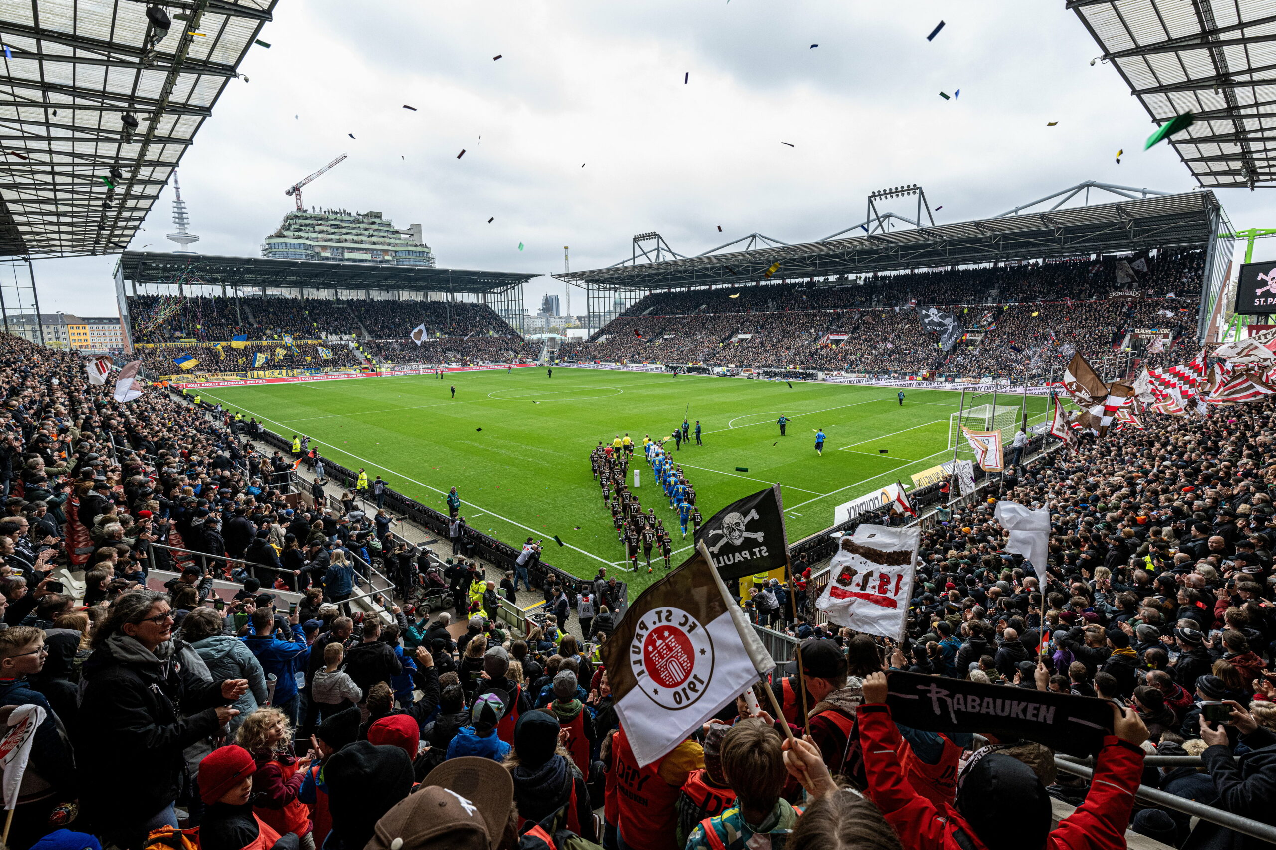 Das Millerntor beim St. Pauli-Heimspiel gegen Braunschweig