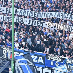 Banner der HSV-ultras beim Derby