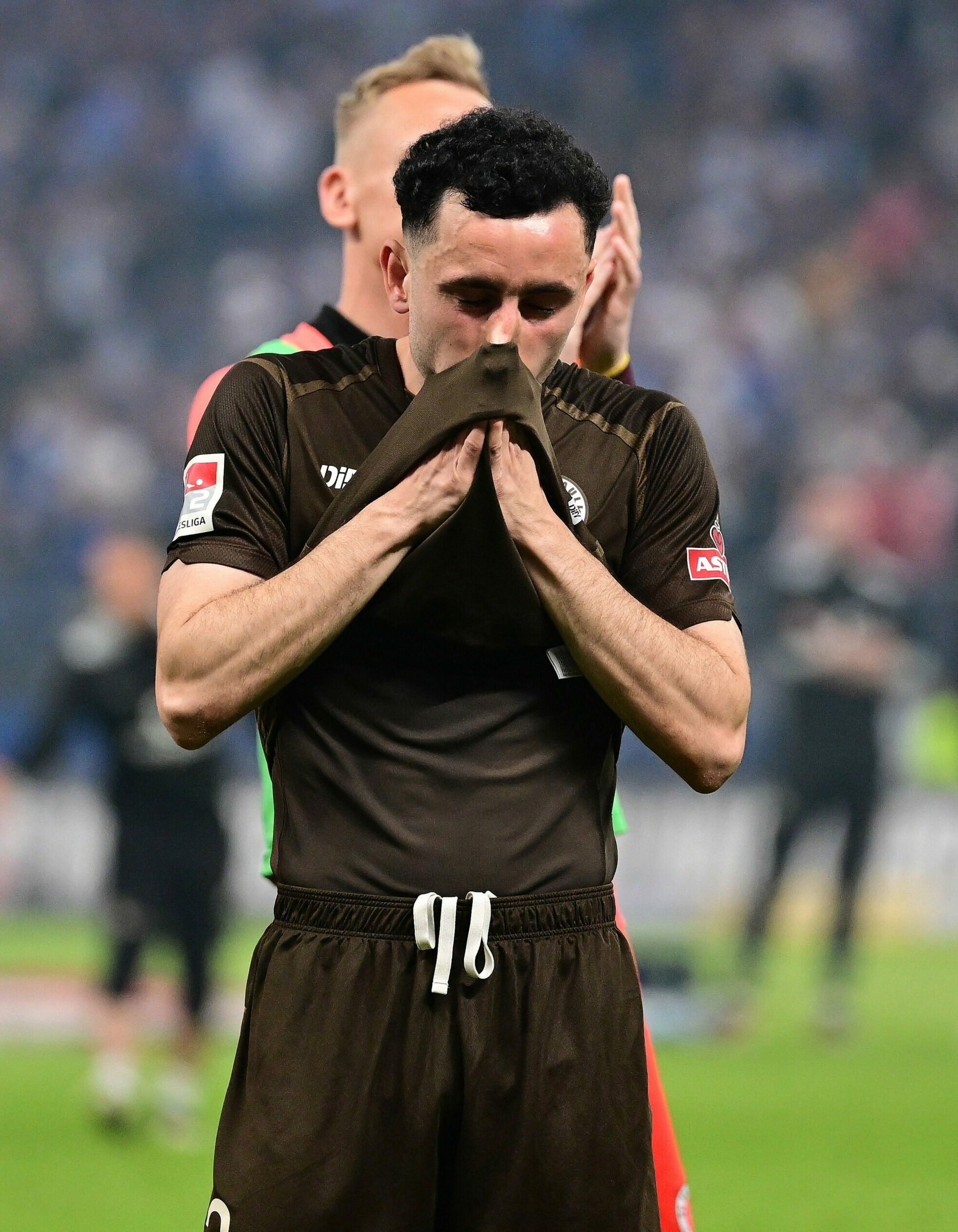 Manolis Saliakas vom FC St. Pauli ist nach der Niederlage gegen den HSV enttäuscht
